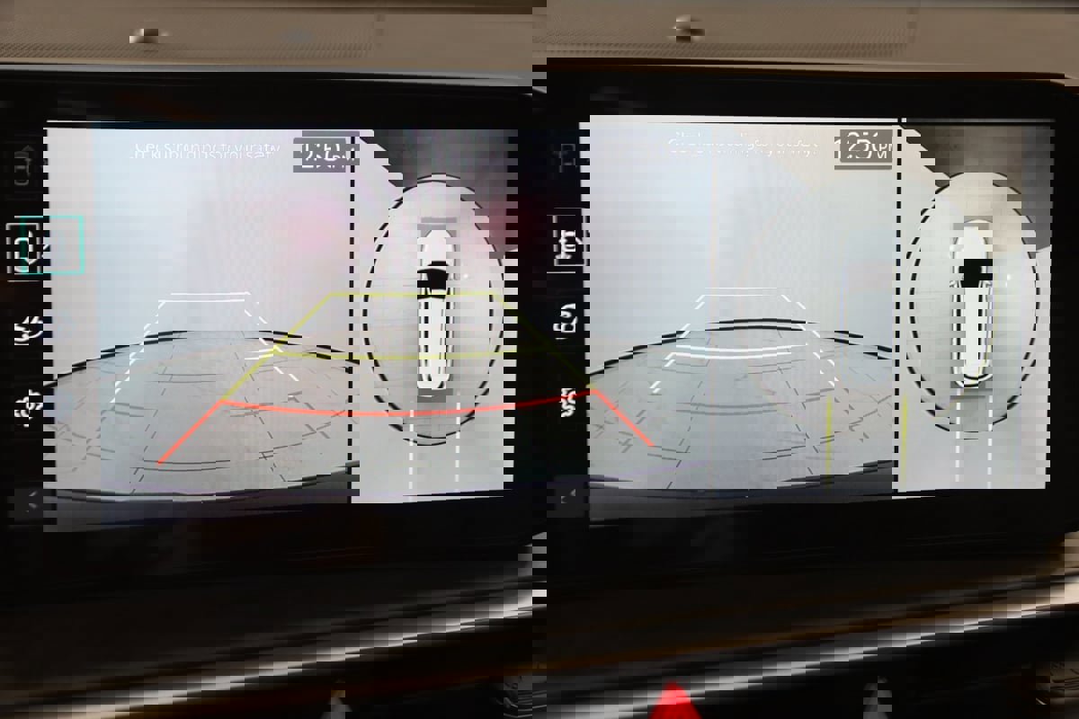 Used 2025 Kia Sorento SX image 10