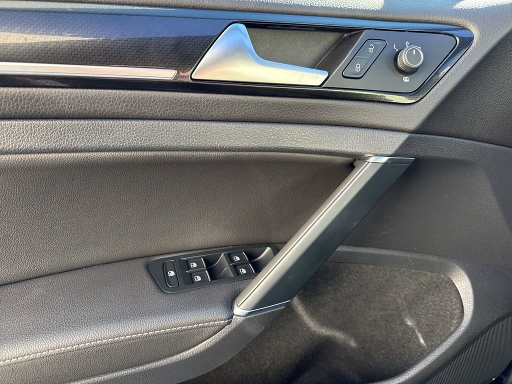 Used 2019 Volkswagen Golf R 4-Door image 25