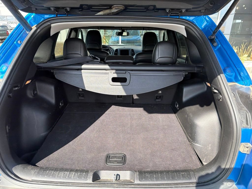 Used 2019 Jeep Cherokee Trailhawk AWD/4WD image 17