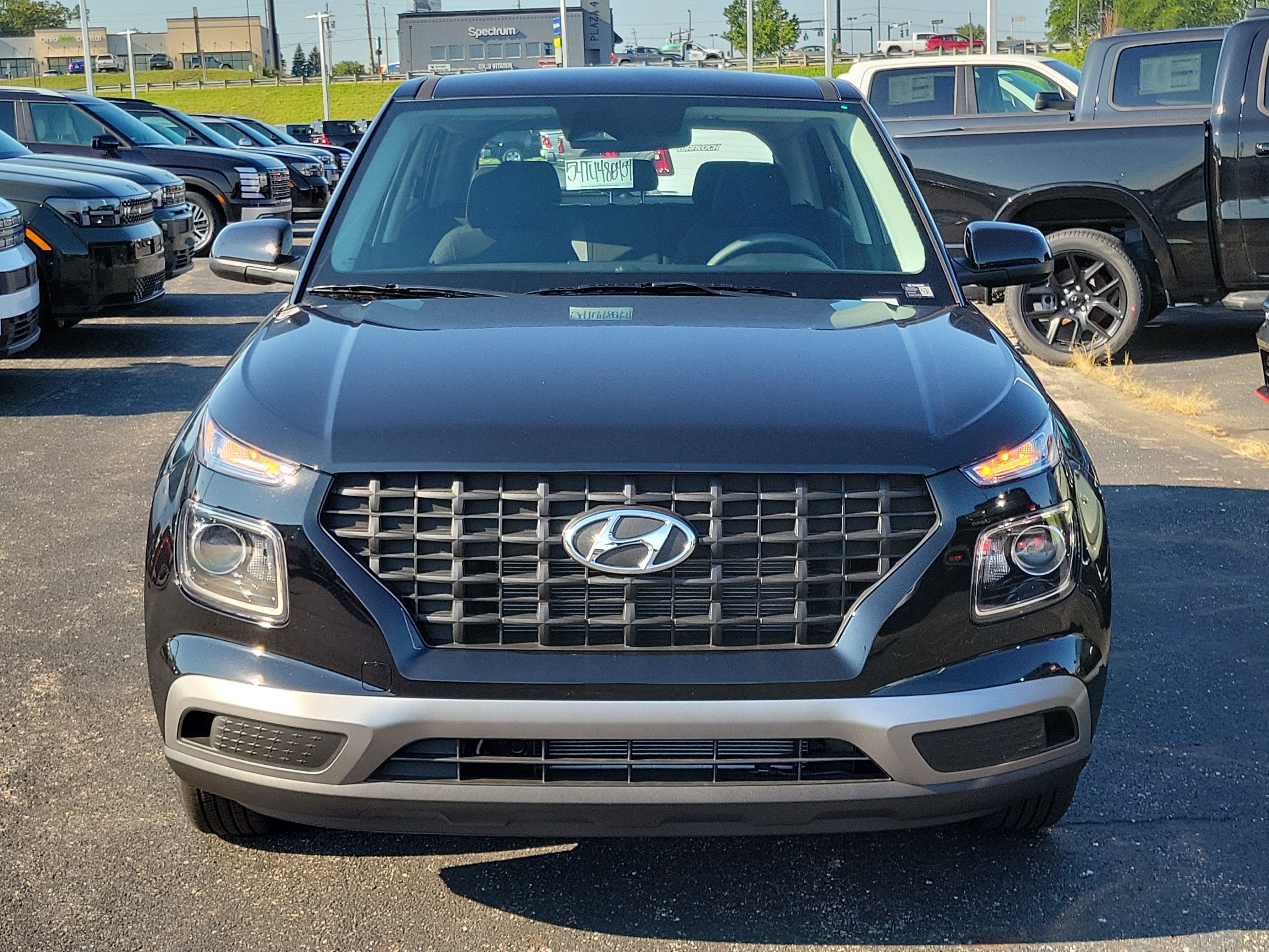 New 2026 Hyundai Venue SE FWD image 2