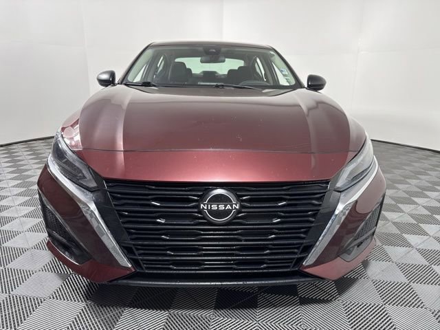 Used 2024 Nissan Altima 2.5 SV FWD image 11