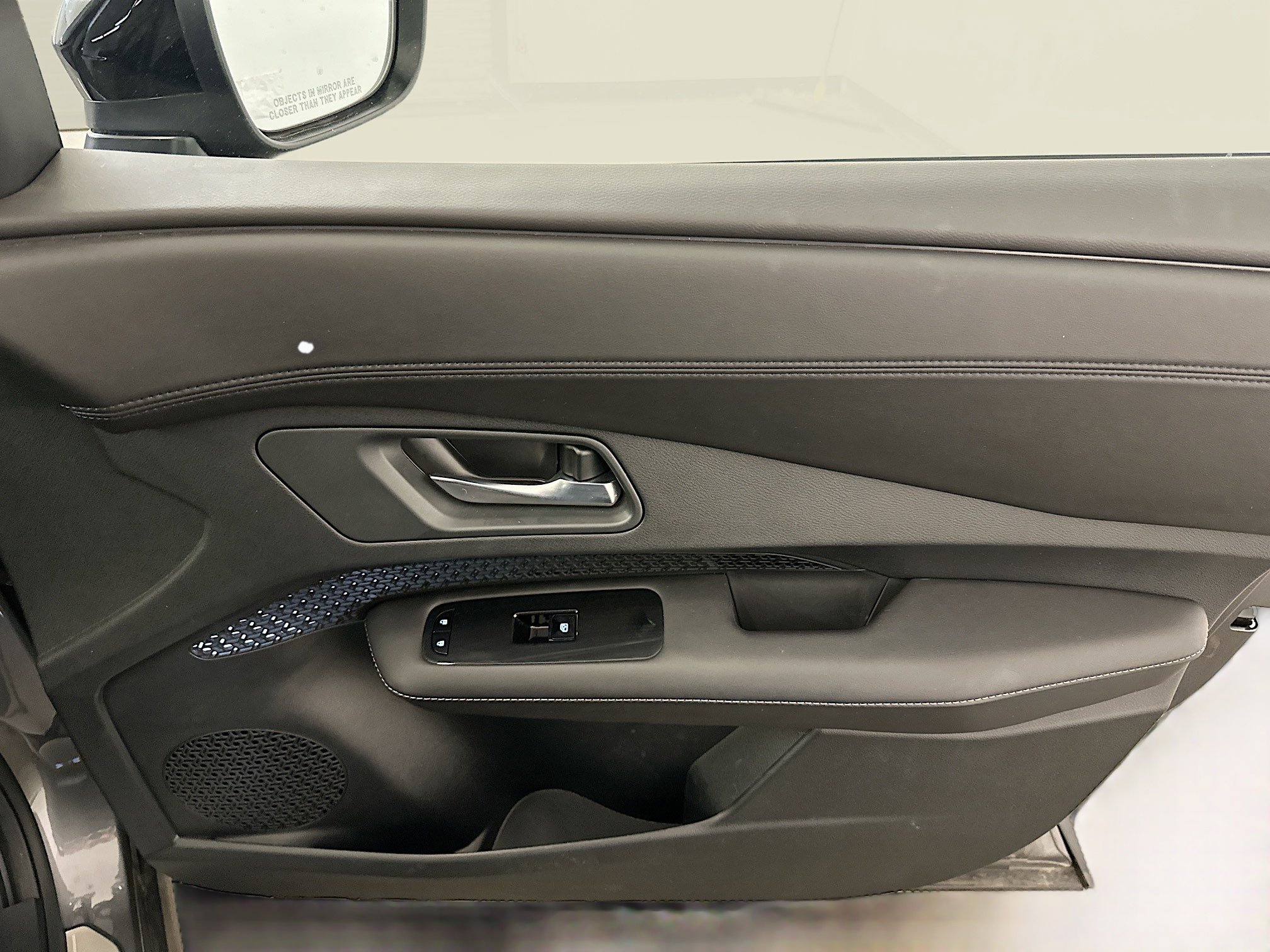 Used 2024 Nissan Ariya AWD image 33