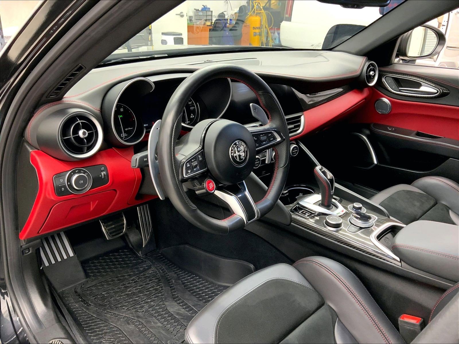 Used 2021 Alfa Romeo Giulia Quadrifoglio RWD image 4