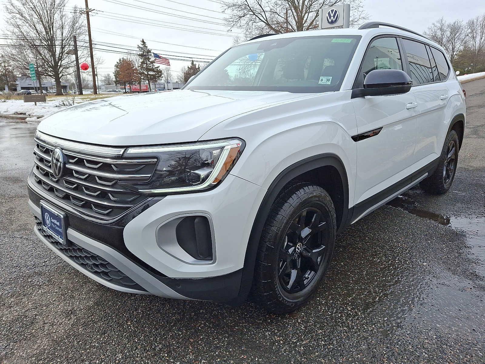 Used 2025 Volkswagen Atlas Peak Edition SE AWD/4WD image 3