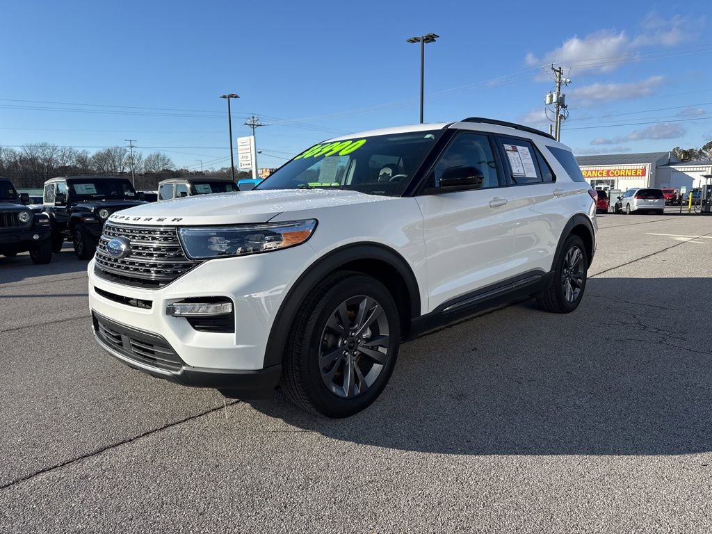 Used 2024 Ford Explorer XLT w/ Equipment Group 202A image 4