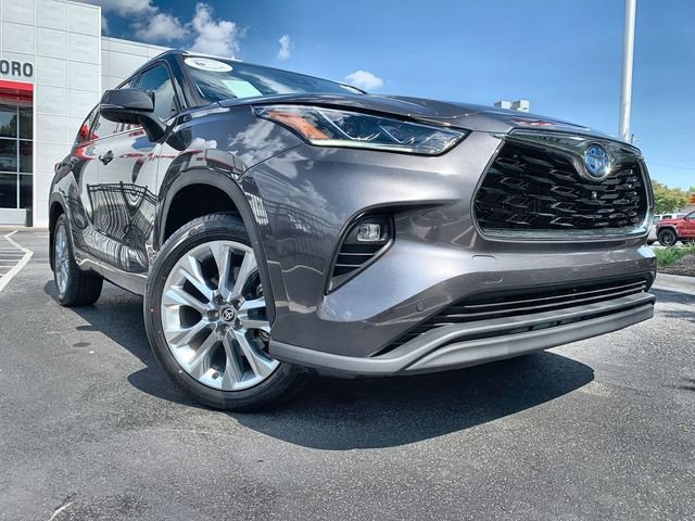 Used 2024 Toyota Highlander Limited AWD/4WD image 2