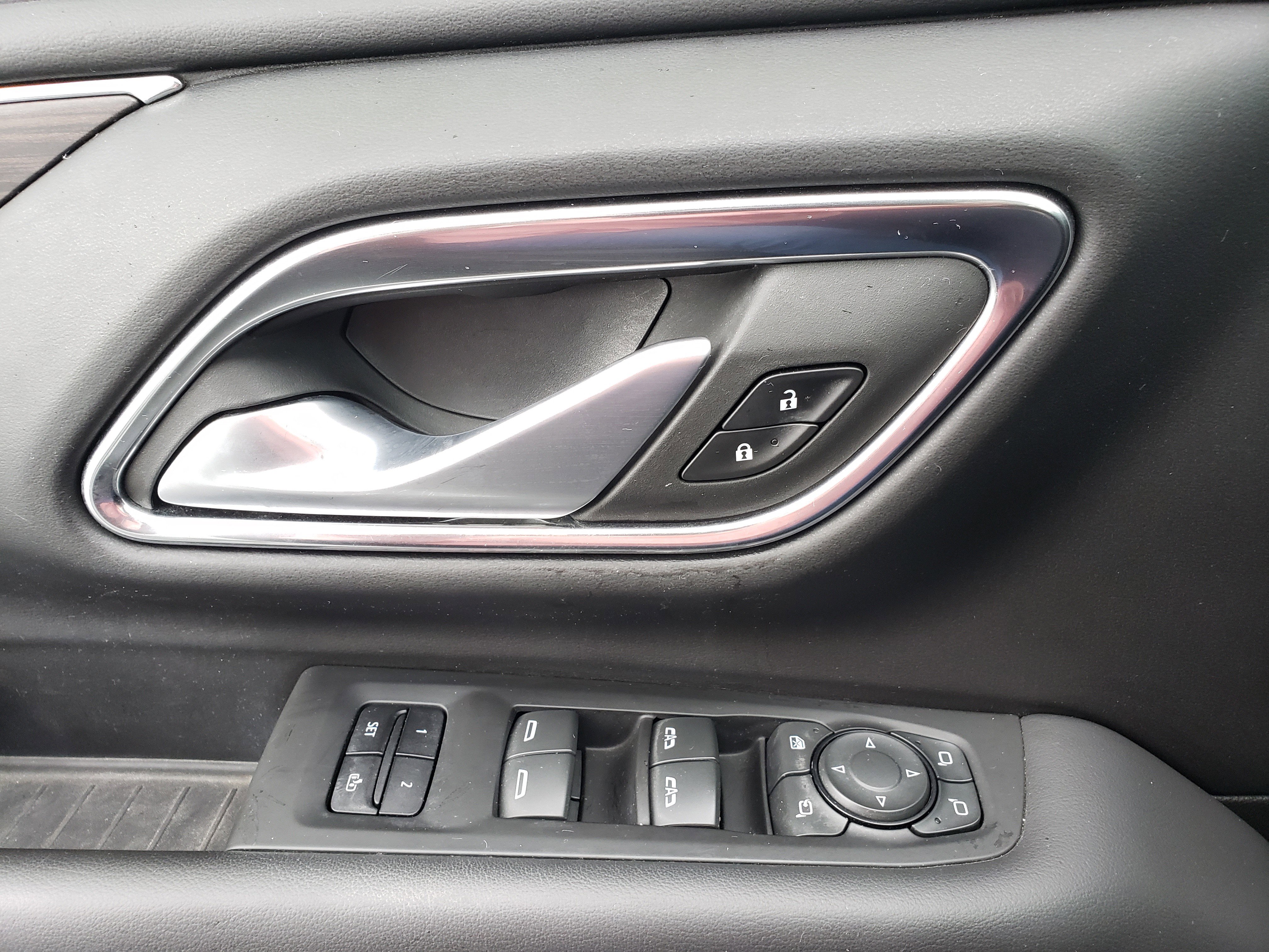 Used 2022 Chevrolet Suburban Z71 w/ Luxury Package image 14