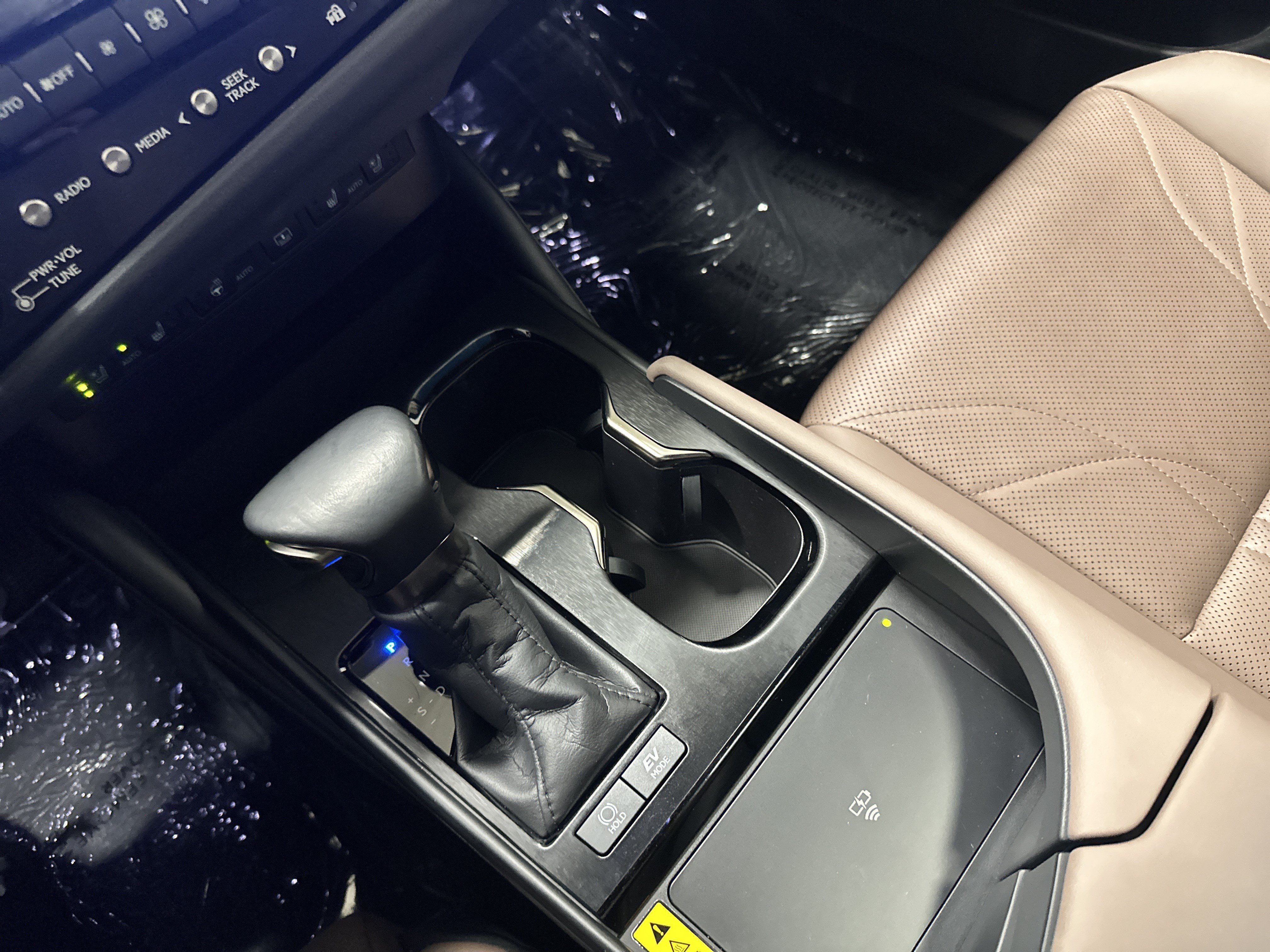 Certified 2024 Lexus ES 300h Ultra Luxury w/ Accessory Package (Z1) FWD image 26