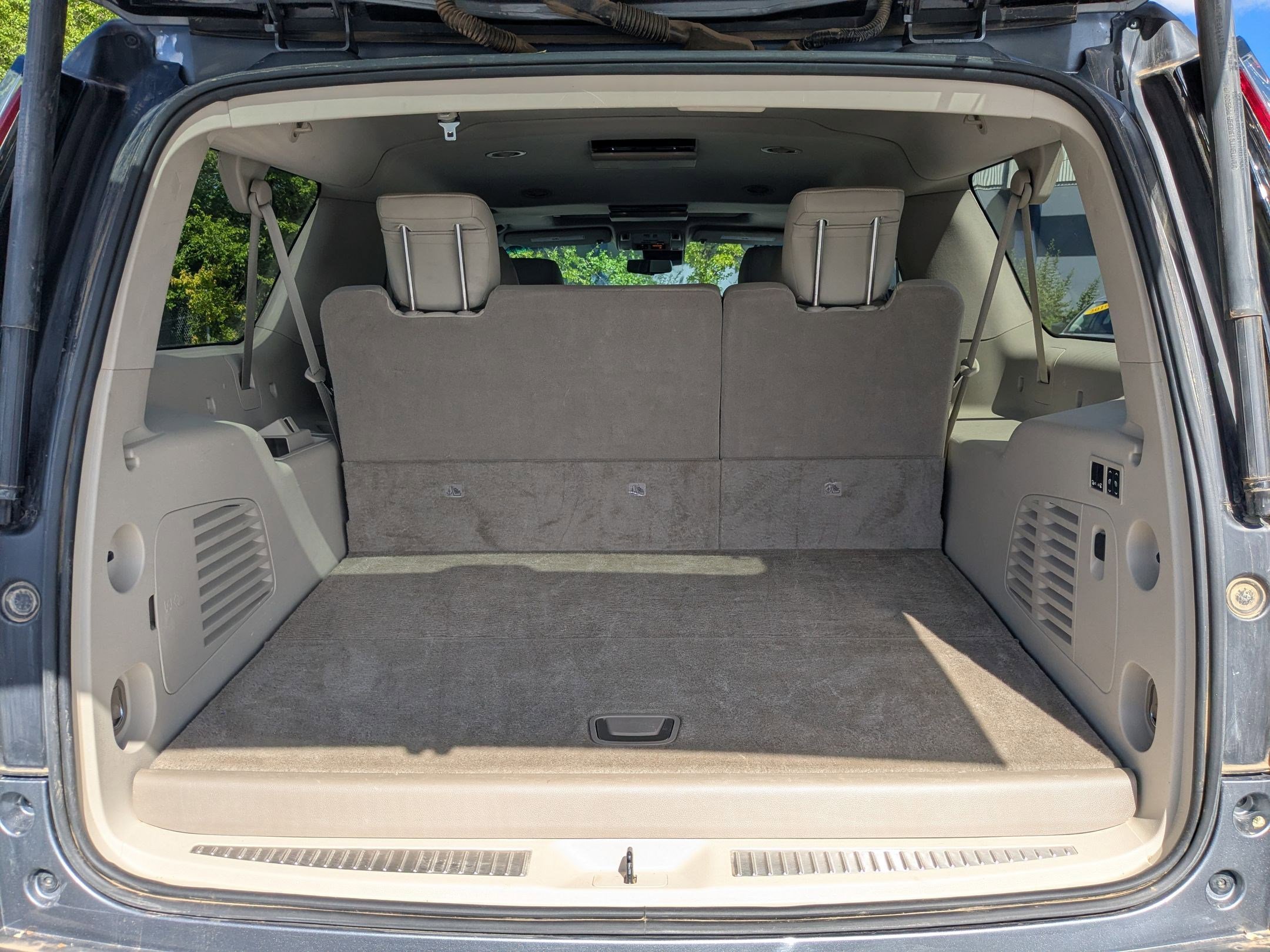 Used 2020 Cadillac Escalade ESV Premium Luxury image 34