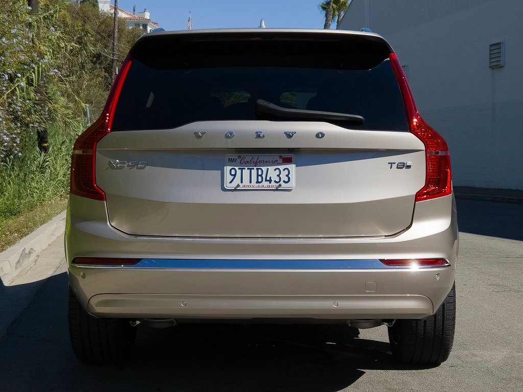 Used 2025 Volvo XC90 T8 Ultra w/ Protection Package Premier image 6