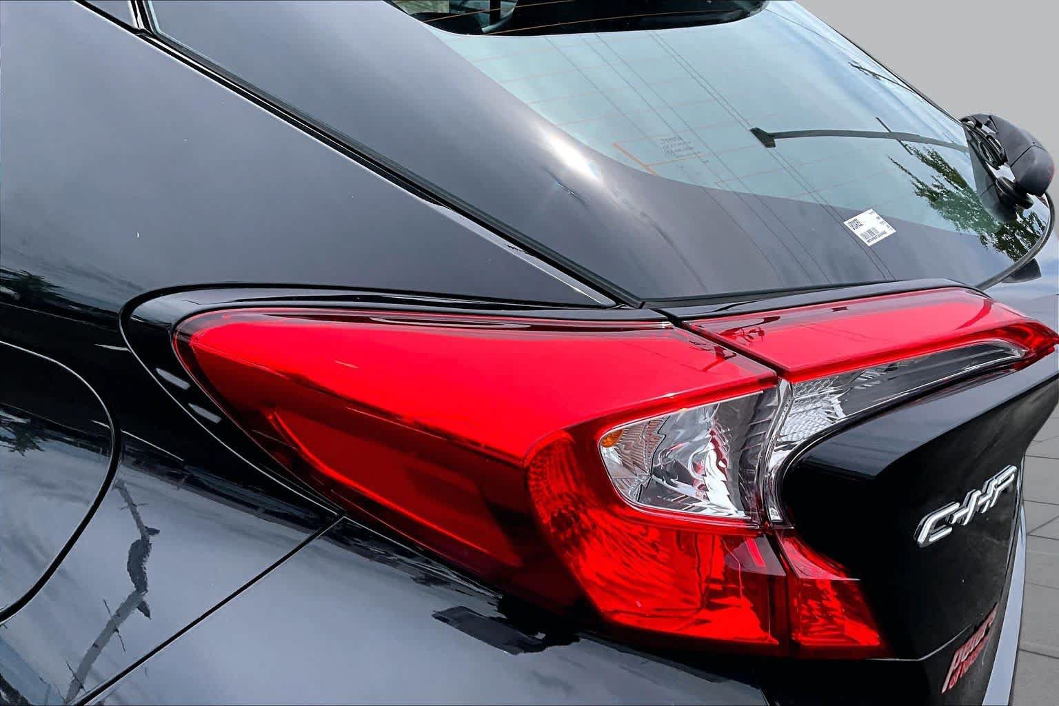 Used 2020 Toyota C-HR XLE FWD image 28