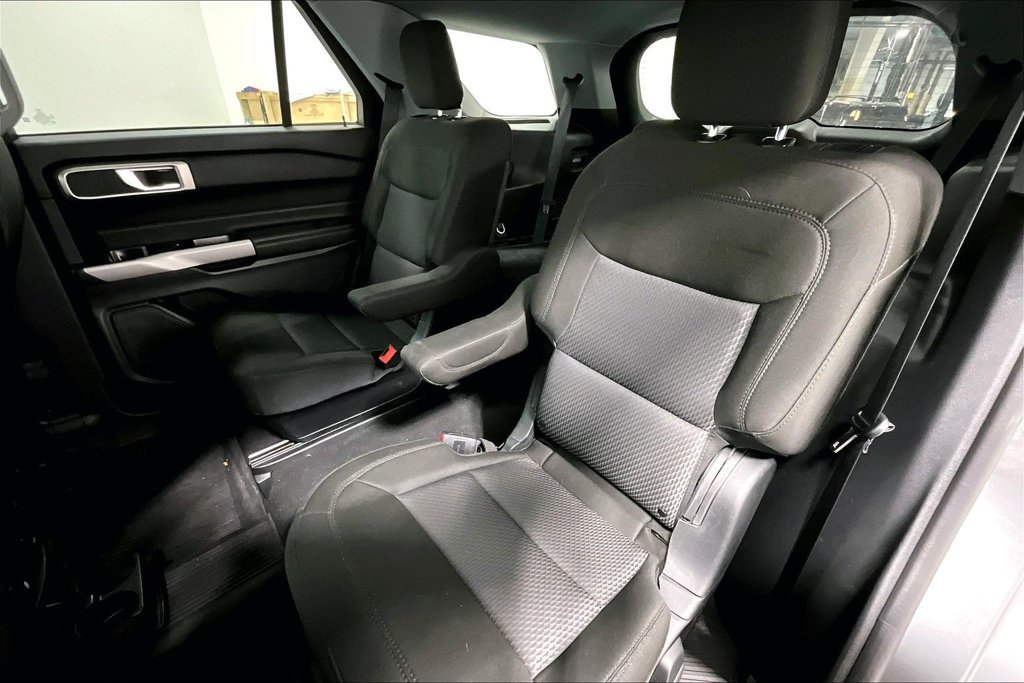 Used 2024 Ford Explorer XLT RWD image 31