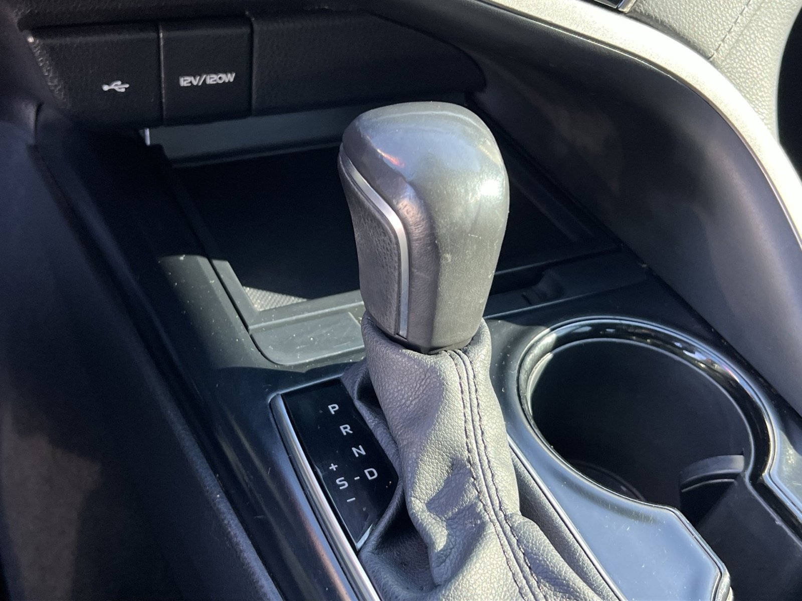 Used 2020 Toyota Camry SE image 18