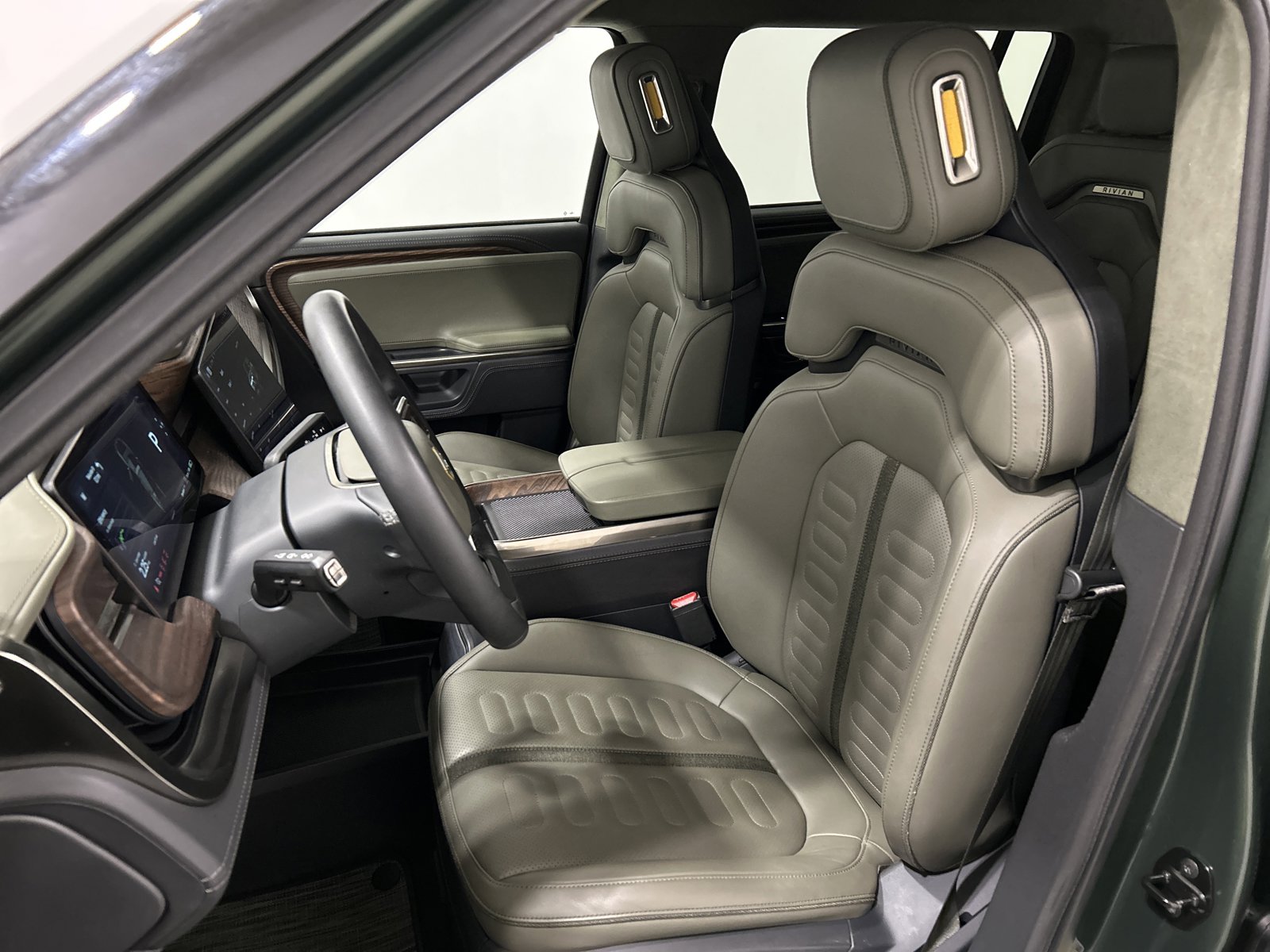 Used 2023 Rivian R1S Adventure image 20