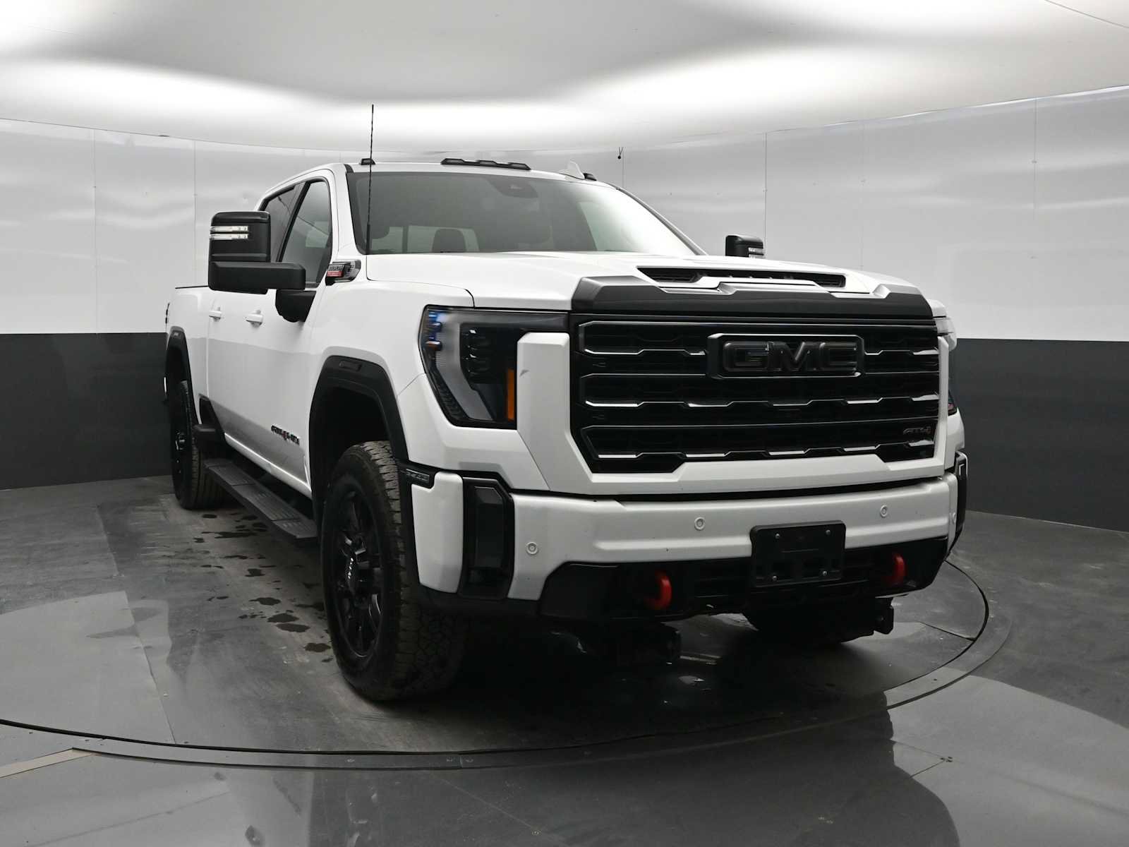 Used 2024 GMC Sierra 2500 AT4 w/ AT4 Preferred Package AWD/4WD image 2
