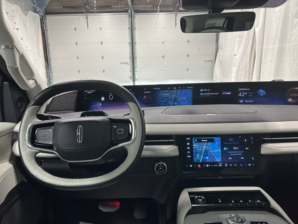 Used 2025 Lincoln Navigator L Reserve image 16