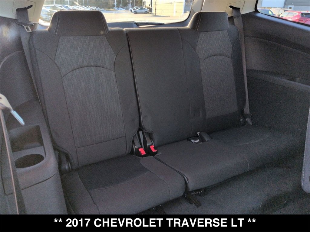 Used 2017 Chevrolet Traverse LT image 4