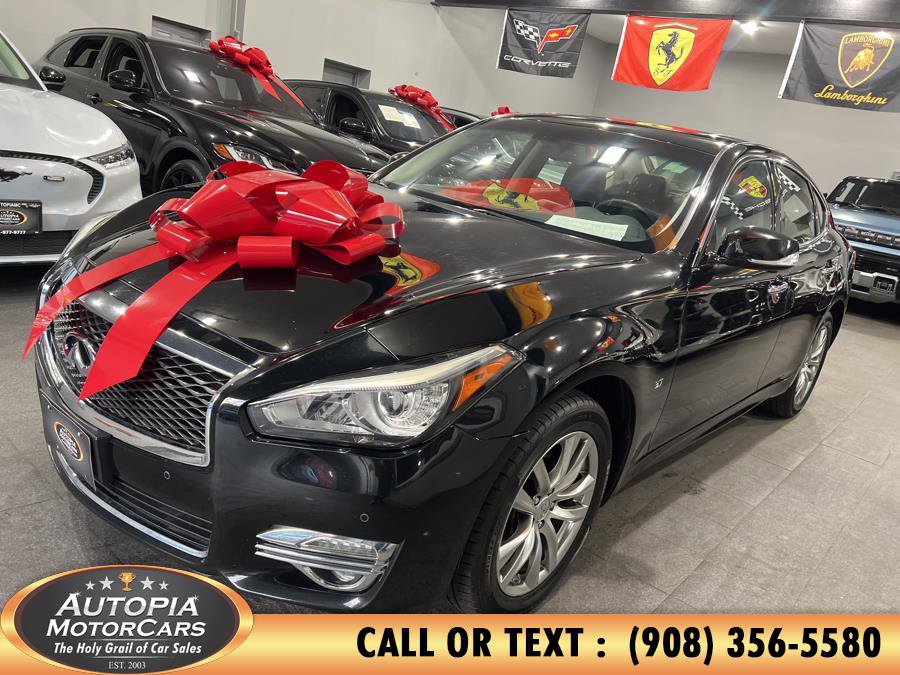 Used 2017 INFINITI Q70 3.7 image 2