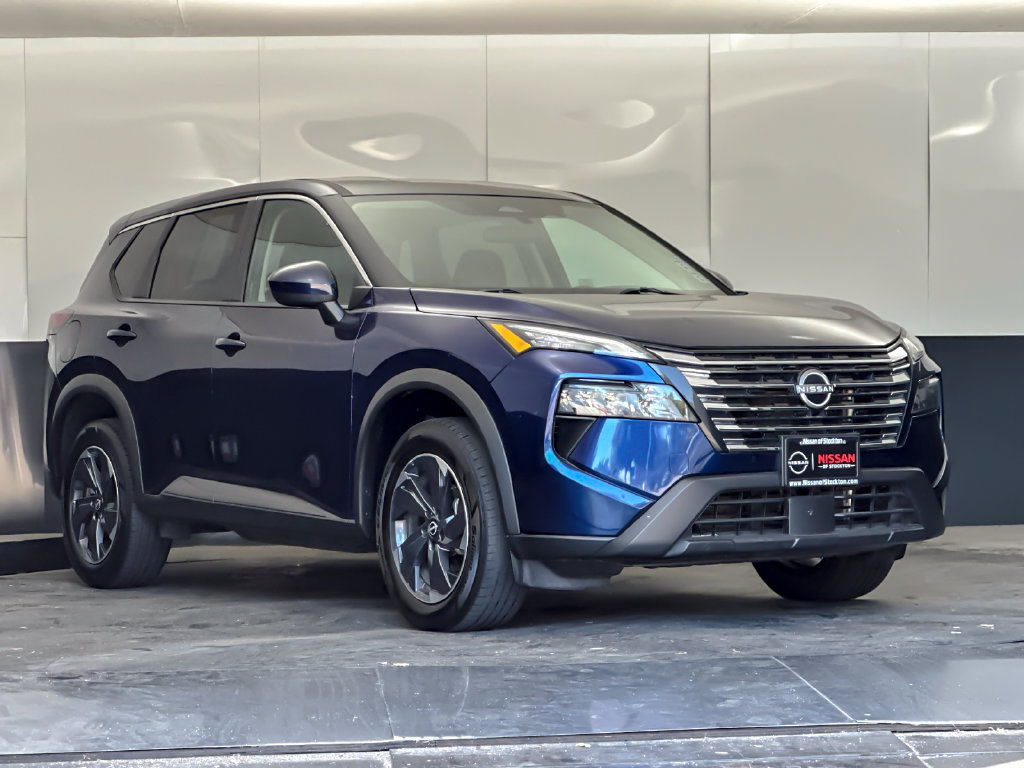 Used 2025 Nissan Rogue SV FWD image 1