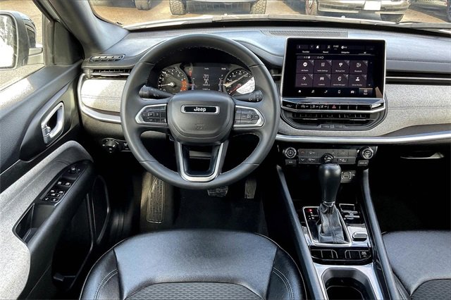 Used 2024 Jeep Compass Latitude image 6