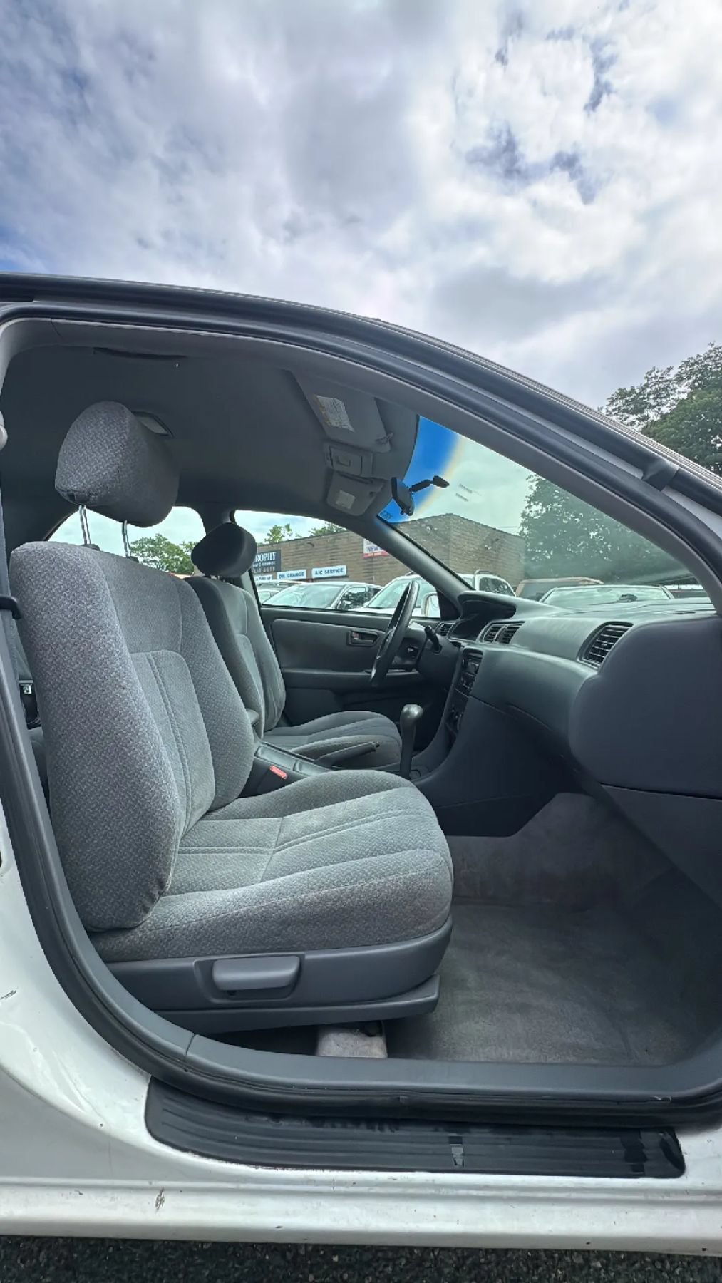 Used 2000 Toyota Camry LE FWD image 22