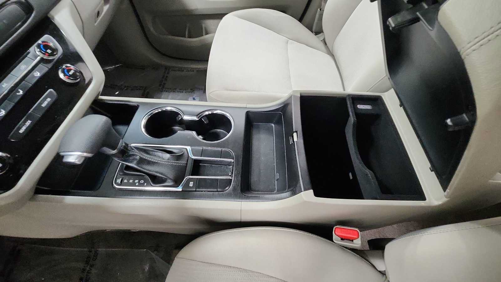 Used 2019 Kia Sedona L FWD image 22