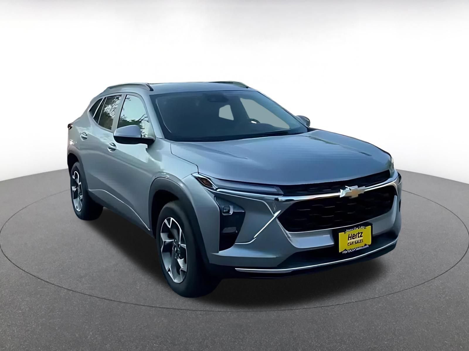 Used 2025 Chevrolet Trax LT FWD image 3