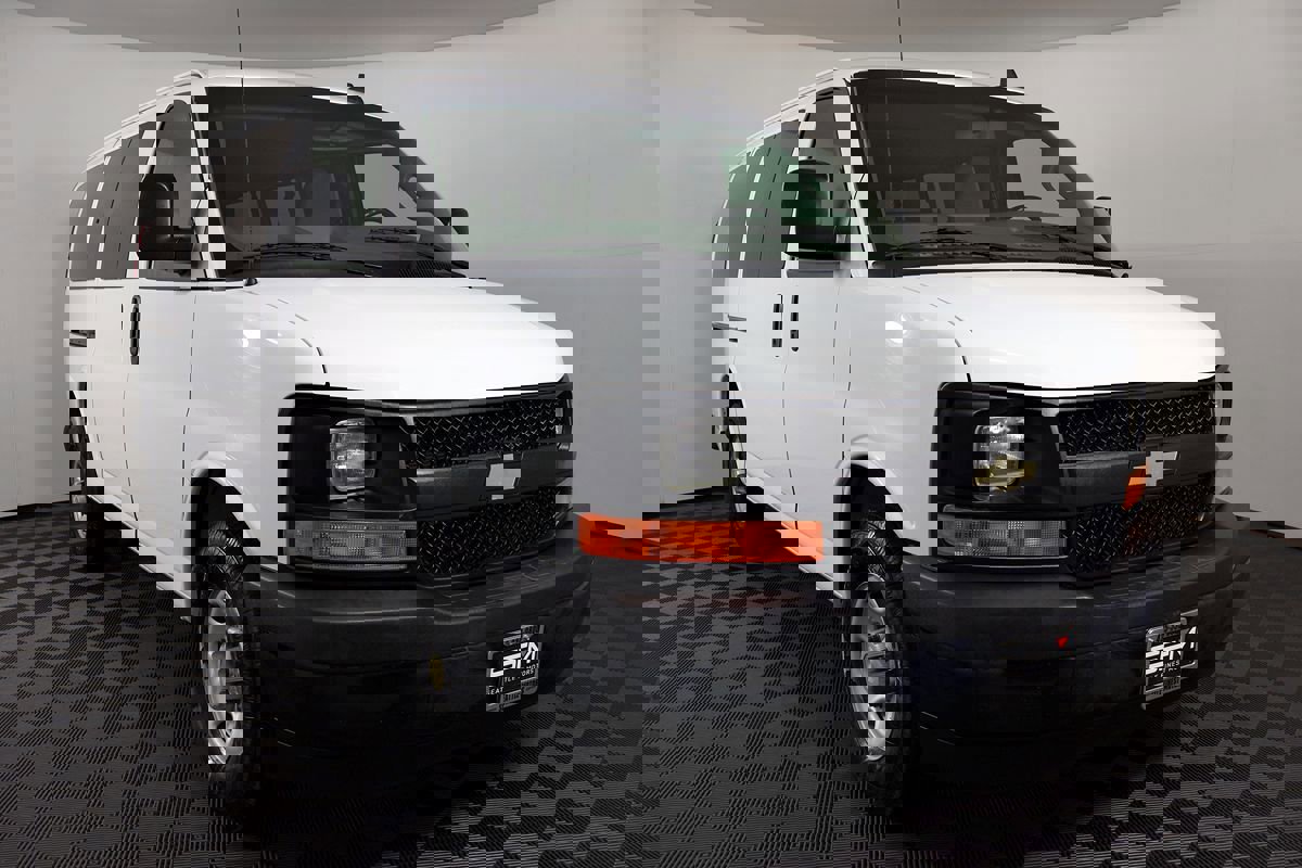 Used 2017 Chevrolet Express 2500 LS RWD image 5