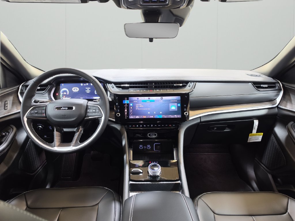 New 2027 Jeep Grand Cherokee Limited AWD/4WD image 17