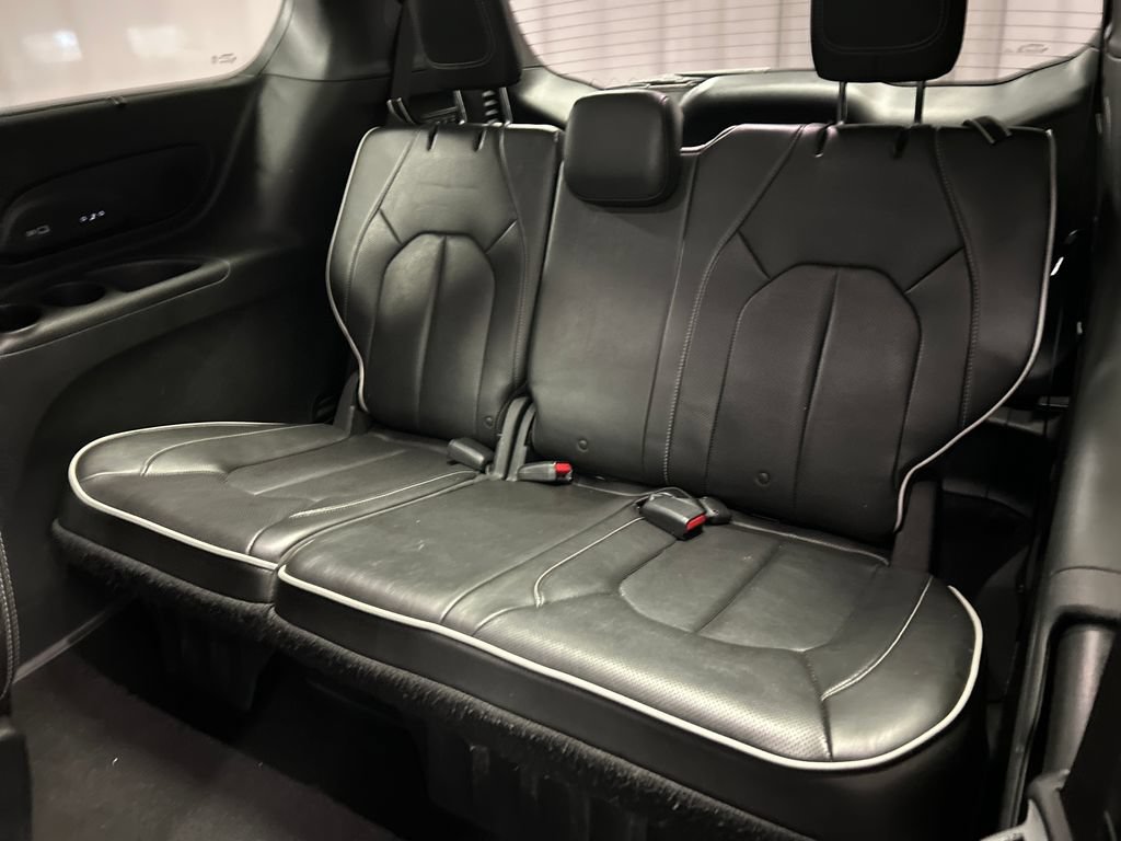 Used 2019 Chrysler Pacifica Limited w/ S Appearance Package FWD image 24