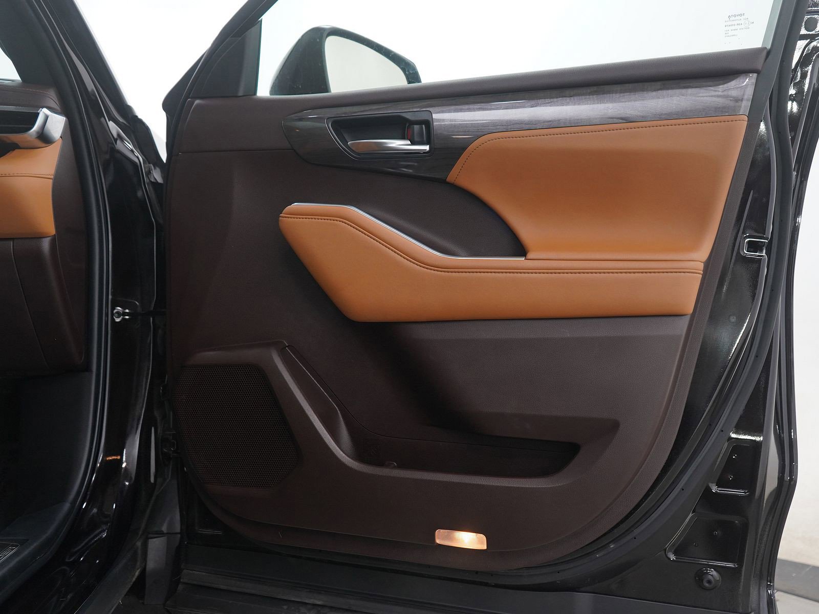 Used 2022 Toyota Highlander Platinum image 11