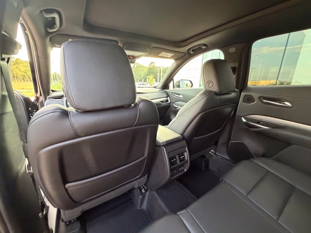 Used 2022 Cadillac XT4 Premium Luxury w/ Enhanced Visibility Package FWD image 18
