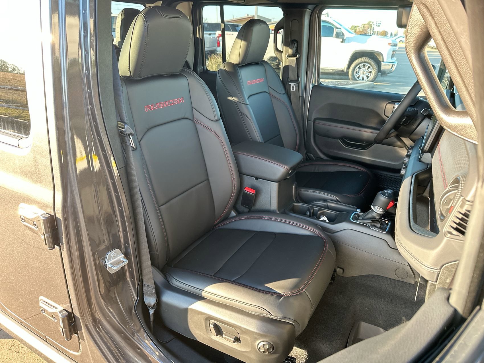 New 2025 Jeep Gladiator Rubicon w/ Convenience Group AWD/4WD image 24