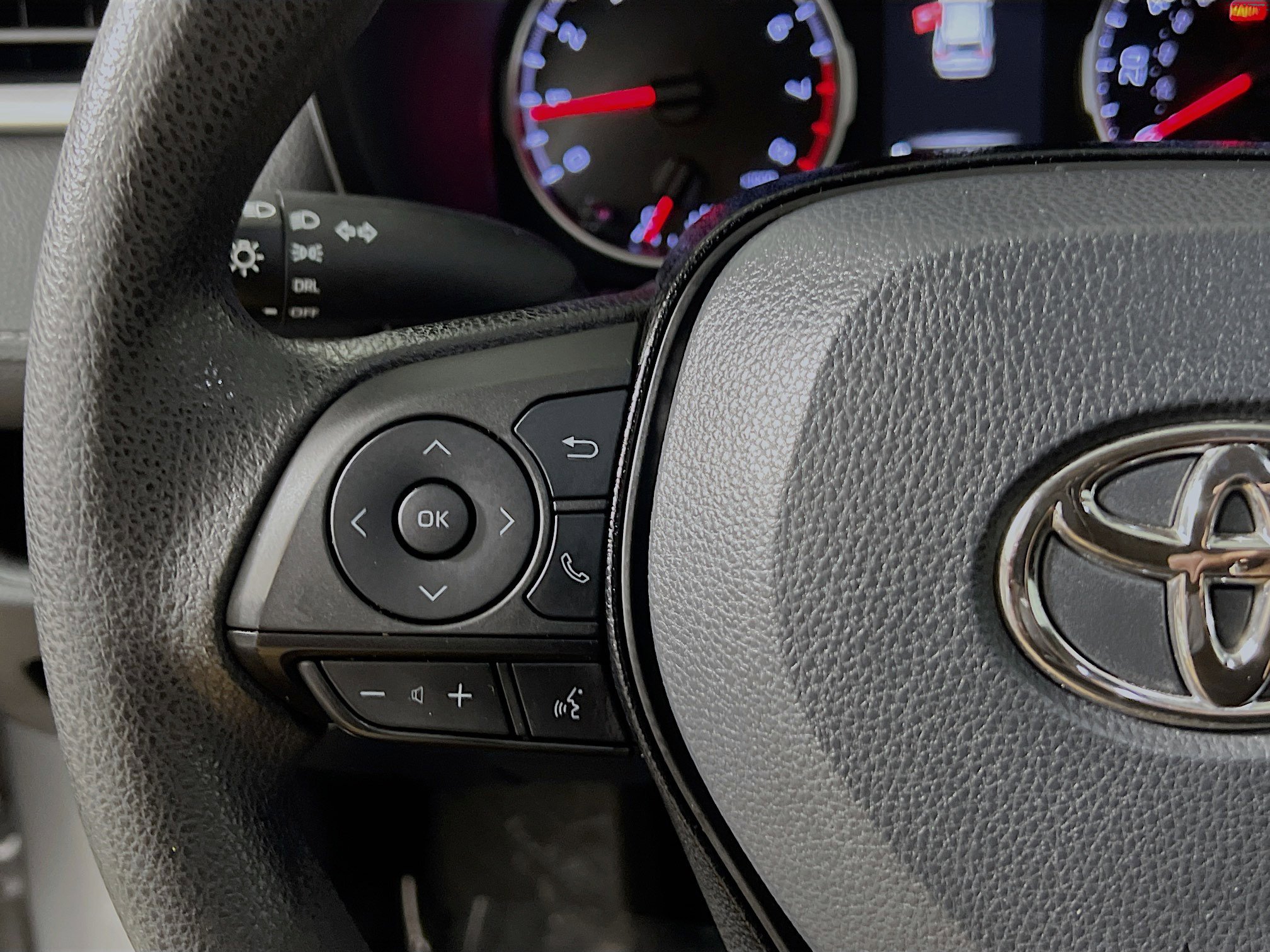 Used 2021 Toyota RAV4 LE image 19