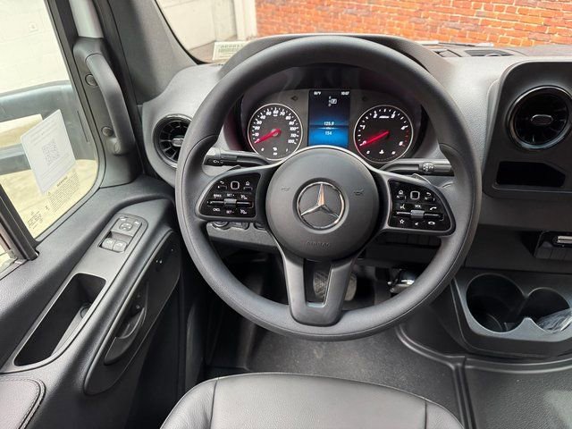 Used 2024 Mercedes-Benz Sprinter 4500 image 16