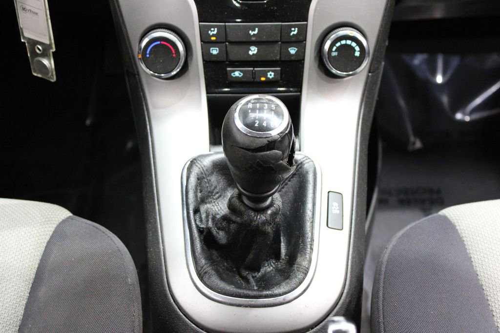 Used 2014 Chevrolet Cruze LS image 28