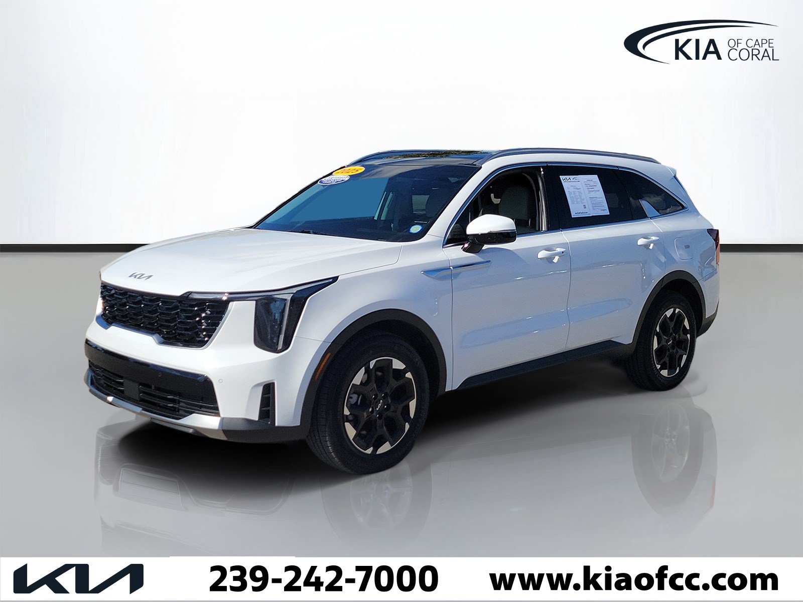 Certified 2025 Kia Sorento S w/ Panoramic Sunroof Package FWD image 3