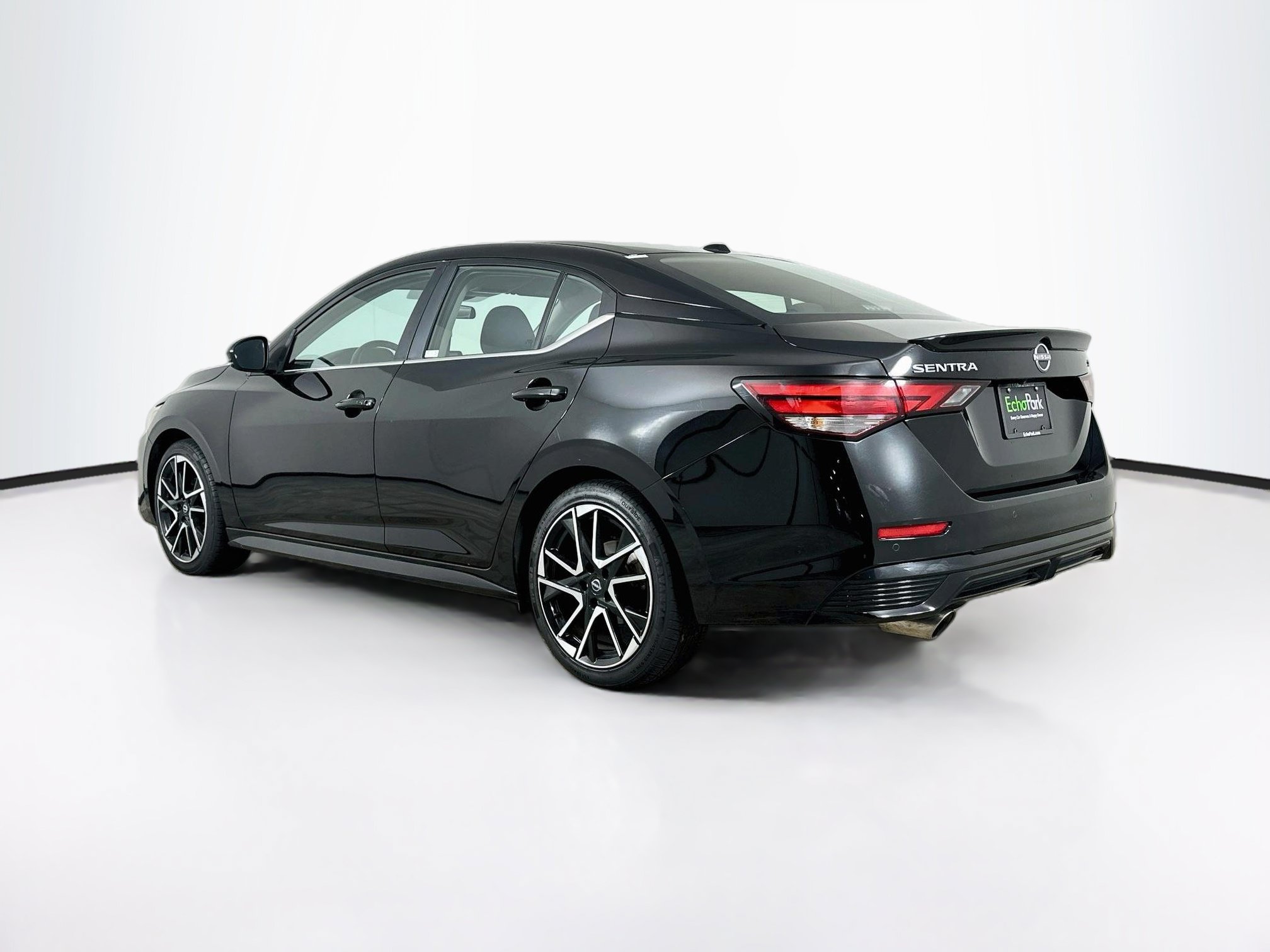 Used 2025 Nissan Sentra SR FWD image 5