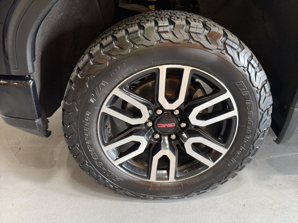 Used 2022 GMC Sierra 1500 AT4 w/ AT4 Premium Package image 9