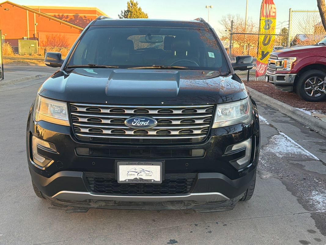 Used 2017 Ford Explorer XLT w/ Equipment Group 202A image 2