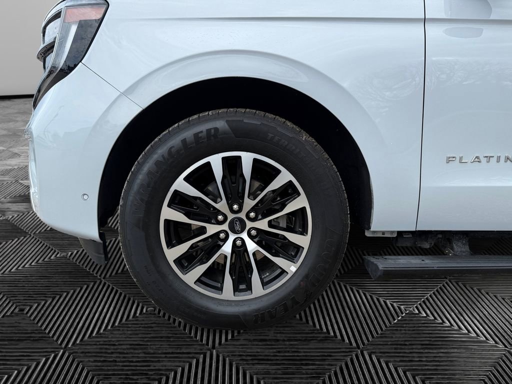 Certified 2025 Ford Expedition Max Platinum image 9