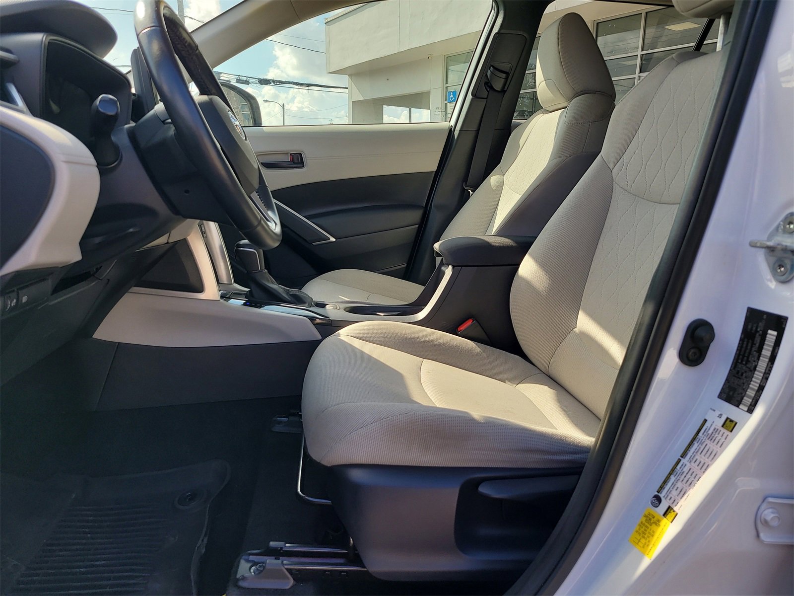 Used 2022 Toyota Corolla Cross LE image 18