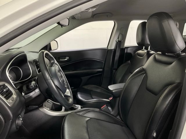 Used 2018 Jeep Compass Latitude w/ Cold Weather Group FWD image 28