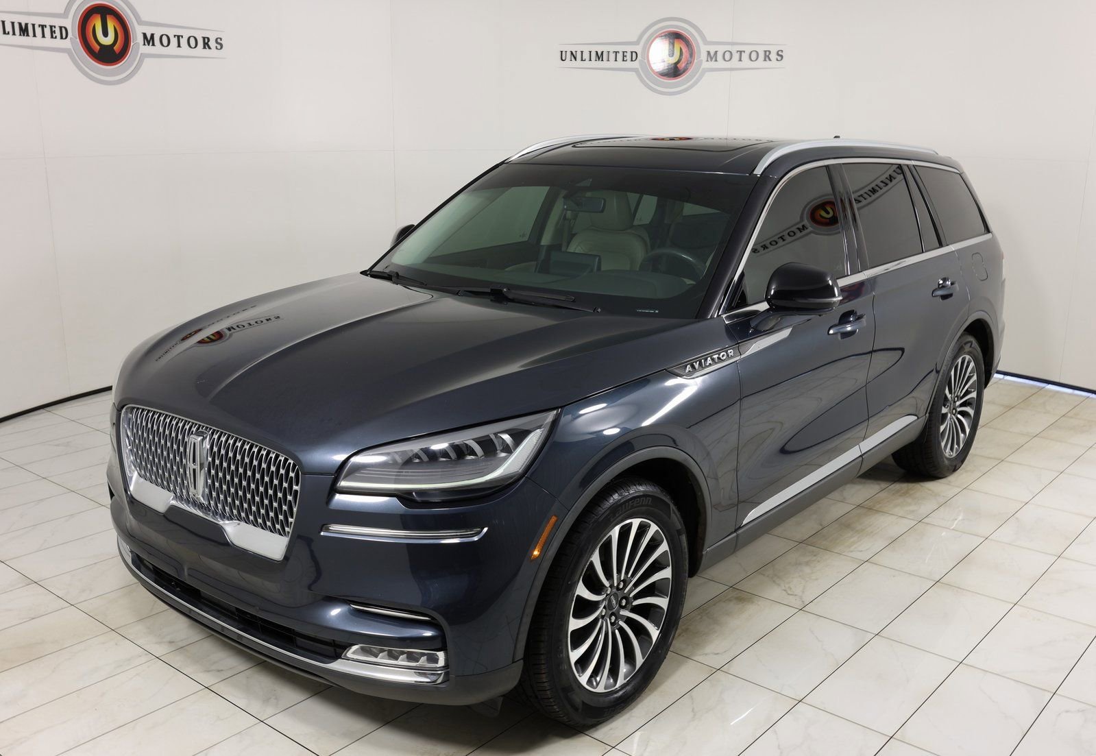 Used 2021 Lincoln Aviator Reserve w/ Class IV Trailer Tow Package image 35