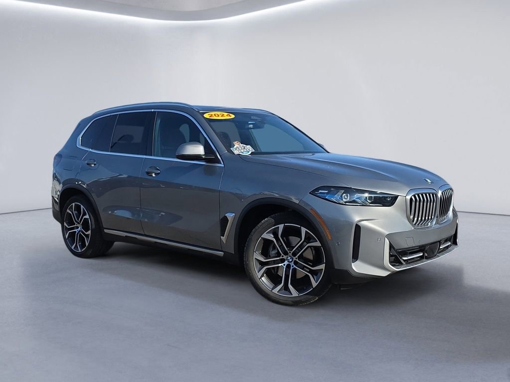 Used 2024 BMW X5 xDrive40i w/ Premium Package image 2