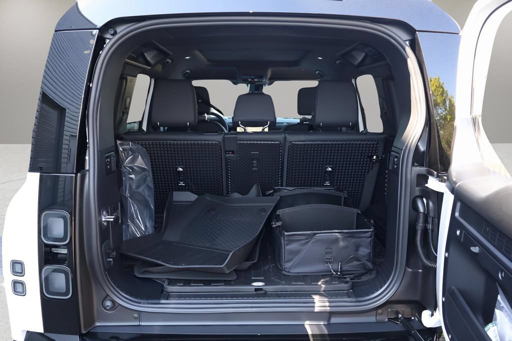 New 2026 Land Rover Defender 110 X-Dynamic SE AWD/4WD image 15