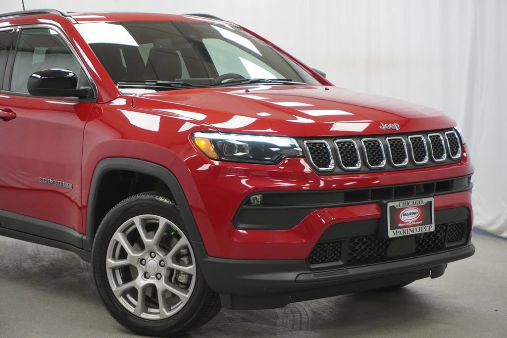 Used 2023 Jeep Compass Latitude w/ Sun and Sound Group AWD/4WD image 3