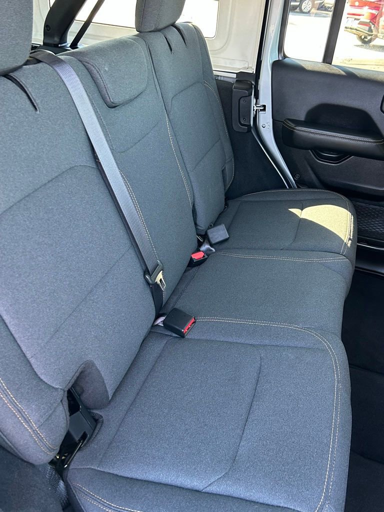 Used 2024 Jeep Wrangler Sahara image 18
