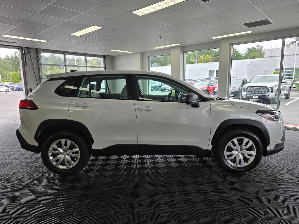 Used 2024 Toyota Corolla Cross L AWD/4WD image 2