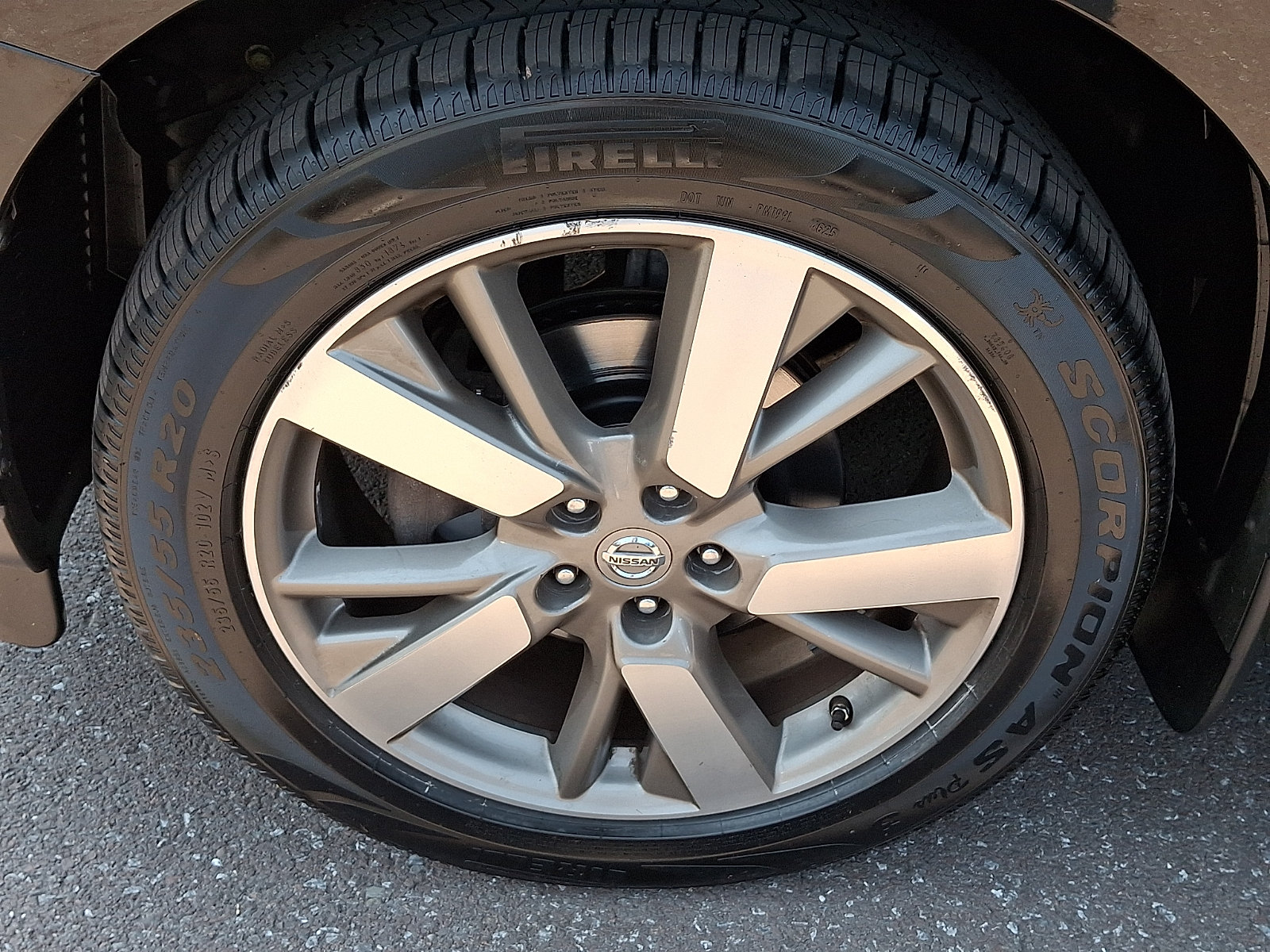 Used 2015 Nissan Pathfinder Platinum w/ Family Entertainment Package AWD/4WD image 28